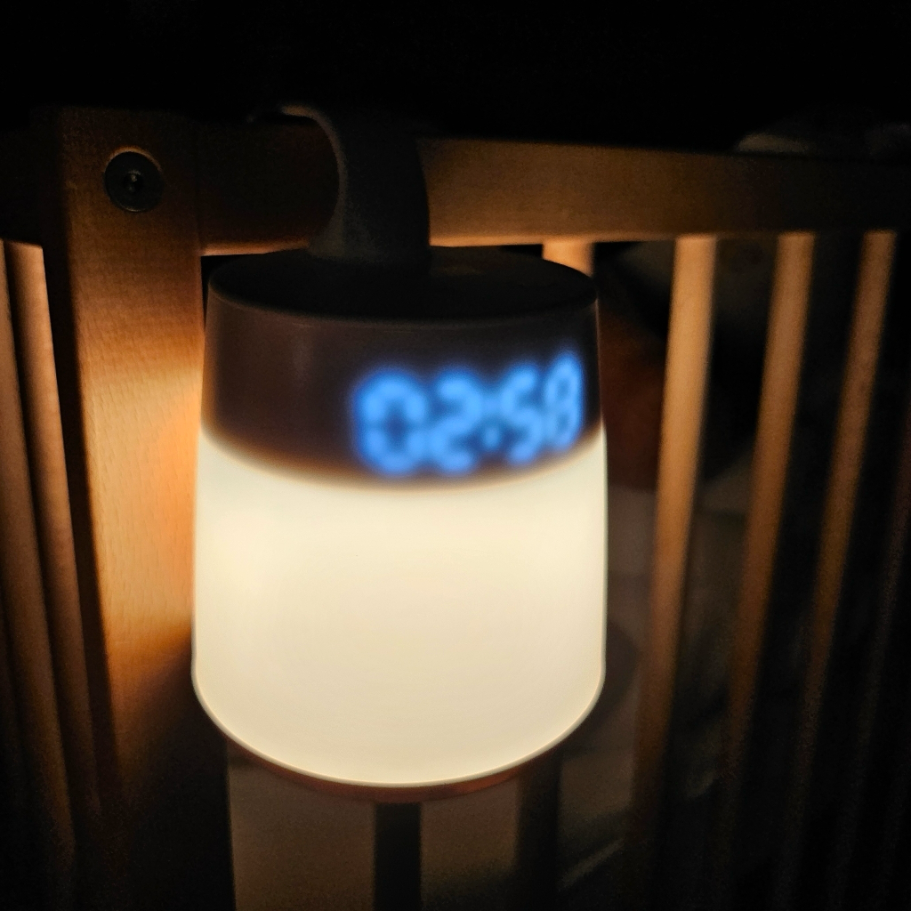 Mountable Feed-Tracker Night Light